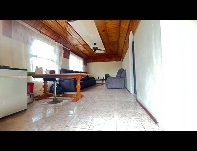 3 BEDROOM HOUSE FOR SALE IN UMLAZI Q